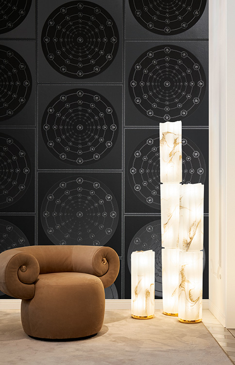 Versace wallpaper in black