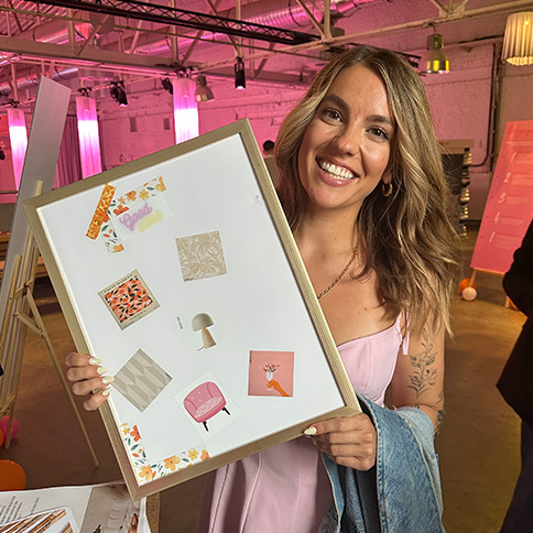 Creator mit Interior Moodboard