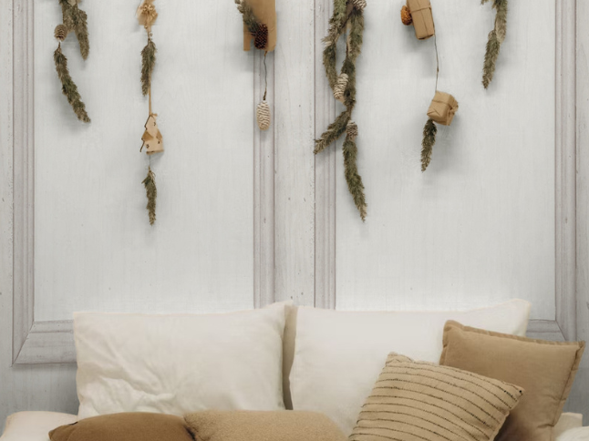 [Translate to English:] Vlies-Motivtapete mit Kassetierung – Weiß, Grau