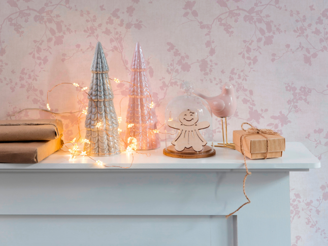 Children's room non-woven wallpaper with floral pattern in pastel colours