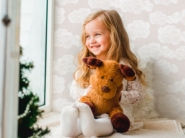 Children's room non-woven wallpaper with cloud motif